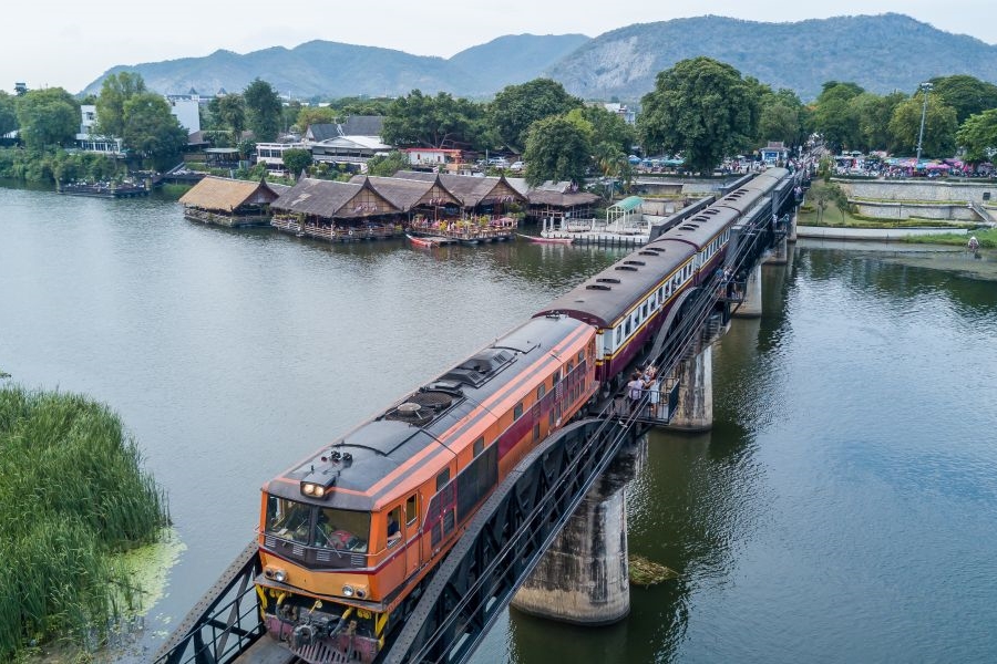 Thailand Kanchanaburi Bridge over the river Kwai trein