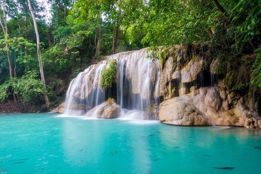 Thailand Kanchanaburi Erawan watervallen met helder blauw water